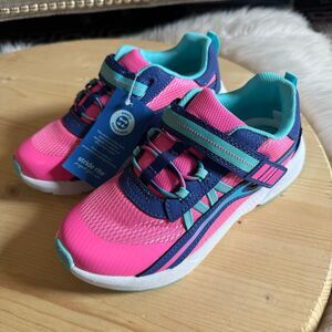 Stride Rite made 2 play sneakers